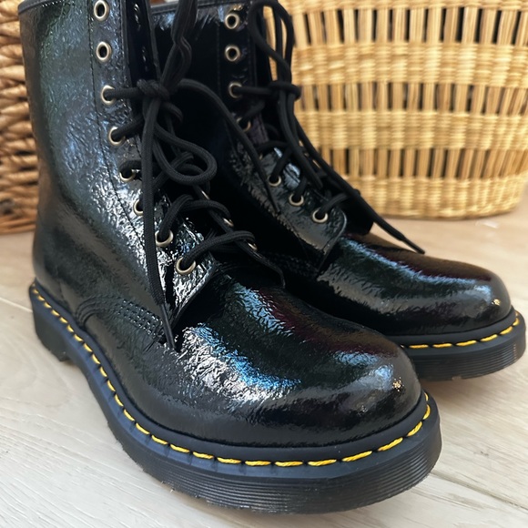 Dr Marten 1460 WOMEN'S DISTRESSED PATENT LEATHER BOOTS black - Picture 3 of 9